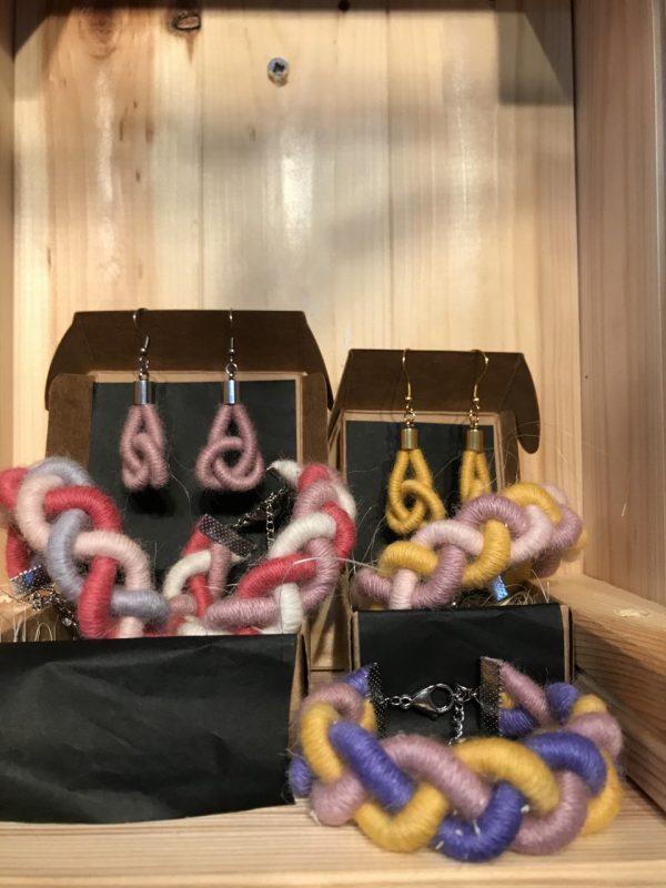 alpaca yarn knot